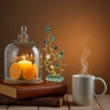 اشتملت الاغصان الذهبية على قاعدة من الصخر الملفوفة بلورات بلورية خضراء خضراء بلورية بيضاء details Picture